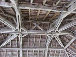 La Bastide D Armagnac Fontaine Et Lavoir Des Los Caneres Charpente Bois Architecture Bois Maison Bois