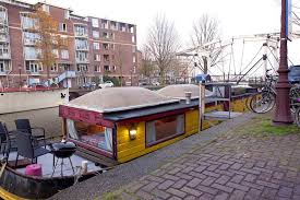 Entdecke unsere tipps & lass dich inspirieren! Hausboot Mieten Amsterdam Interessante Orte Im Venedig Des Nordens Global Grey Nomads