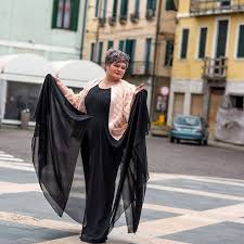 Ecco i modelli su cui puntare! Tuta Nera Intera Con Pizzo E Veli Per Donne Curvy Elegante E Originale Lorcastyle