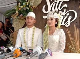 Gaun nikah orang tua : Alasan Siti Badriah Pilih Akad Nikah Di Rumah Orang Tua