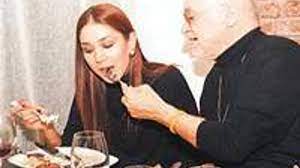 Ece erken, gece yarısı yapılan kontrolde alkollü çıktığı için, trafikten men edilmiş, ehliyeti alınmış ve 250 saat. Hincal Uluc Tan Ece Gursel Dersleri Medya