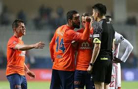 Arda turan ile berkay arasında yaşanan kavgayla ilgili bir detay daha ortaya çıktı. Arda Turan In Elindeki Silah Ates Aldi Son Dakika Spor Magazin Haberleri Fotograflari Fotomac