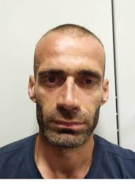 Lì troverete un repertorio da romanzo popolare, pieno di bravi galeotti che, dopo aver compiuto rapine, spaccio, borseggi, omicidi e molto altro, si ripuliscono l'anima giocando a carte o a calciobalilla, frequentando la santa messa (con l'alto. Ritrovato Luca Leke Evaso Dal Carcere Di Trapani Trovato Dopo 48 Ore