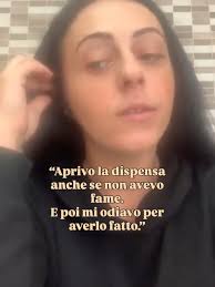 Per anni ho confuso la fame nervosa con mancanza di forza di volontà. Mi  sentivo in colpa ogni volta che mangiavo anche se non avevo davvero fame.  Poi ho capito che non