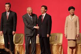 Jul 02, 2021 · 慶祝中國共產黨成立百週年電影《1921》，今（4日）在灣仔會展舉行首映禮，行政長官林鄭月娥、前行政長官梁振英、董建華，以及多名官員均有出席。被問到會否回應七一刺警案、政府對事件有否責任，林鄭月娥入場時沒有回應。 å°ˆè¨ª é¦–å›žæ‡‰ æ¢ç²‰ æ‰¹æž—é„­å‚³èžæ¢æŒ¯è‹±å¦èªç™¼åŠŸ å¯ç•¶å…«å¦æ–°èž é†«å¸«easy