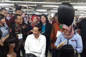 From i.pinimg.com maybe you would like to learn more about one of these? Buruh Pabrik Rambut Purbalingga Kaget Didatangi Jokowi Antara News