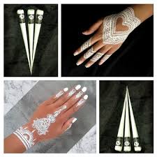Biasanya ketika pernikahan, calon pengantin akan mengukir dan. Astaga Mudahnya Memakai Henna Dengan 5 Cara Ini Pada Tangan Kamu Bukareview