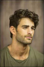 Frisuren Fur Manner Mit Locken Moderne Mannliche Und Weibliche Meine Frisuren Frisuren Fur Dicke Lockige Haare Haare Jungs Frisuren Manner Locken