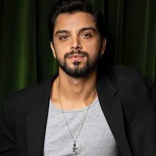 Saudade de Rodrigo Simas? O ator está nesta minissérie brasileira do  Disney+