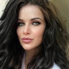 Christi Drake's Instagram, Twitter & Facebook