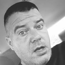 Can someone rescue the honey bees in the palmetto tree?