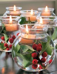 Weihnachtliche Stimmung Mit Mistelzweigen In Kerzenglasern Tischdeko Weihnachten Weihnachtsdekoration Ideen Weihnachtsdekoration
