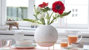 Maak je eigen unieke cadeau met deze kleinste gouden charmes. Bloemenvaas In Tere Kleuren Ideeen Edding