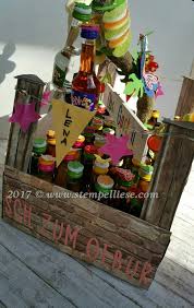 Geschenkverpackung Fur Kleine Flaschen Zum Geburtstag Wurden Klopfer Dekorativ Verpackt Geschenke Verpacken Geburtstag Alkohol Geschenke Geschenke Zum 16