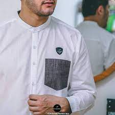 Oleh karena itu saat baju koko ini dikenakan tampak rapi dan tegak di leher. 12 Baju Muslim Pria Produksi Lokal Terbaik
