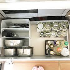 キッチン収納のお悩み解決 シンク下 コンロ下 の深い引き出し収納術 folk キッチン 収納 シンク下 シンク下 キッチン 収納 シンク下 100均