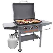 It gives you the option to cook up larger meals without sacrificing mobility. Blackstone 28 Inch Proseries 3 Burner Griddle With Lid 174 00 Or Less Store Pickup Only