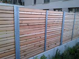 Individueller Gartenzaun Aus Holz Wir Bauen Ihn Gartenzaun Holz Sichtschutz Garten Zaun Sichtschutzzaun