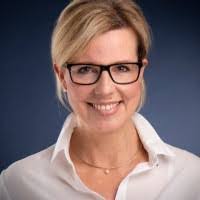 Sandra Petri's Instagram, Twitter & Facebook