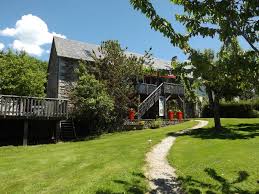 Chambre 2 avec 1 lit 2 personnes et 2 lits gigognes, salle d'eau privative et wc indépendant. Chambre D Hotes N 9016 A Lanobre Gites De France Cantal