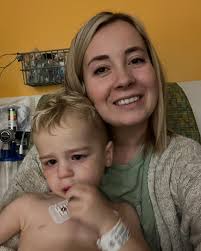 Grateful for these moments ☺️ These past two weeks have been so hard. I  have found myself in a very negative mind set most days. Adjusting to life  with a newborn has