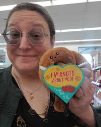 An early happy (Vera) Valentine's Day from Omegaverse pretzel and I. 🥰🪢🥨