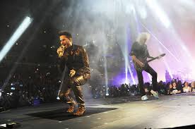 Полное имя — адам митчел ламберт (adam mitchel lambert). Queen Adam Lambert Trotzen Dem Regen Im Rheinenergiestadion Koln Regioactive De
