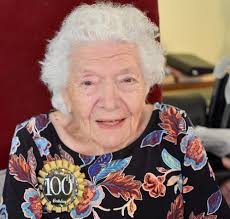 Evelyn Fowler's Instagram, Twitter & Facebook