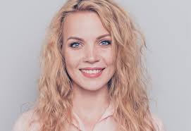 How To Scrunch With Gel For Frizz Free Waves Naturallycurly Com Point the dryer from the bottom of your hair up to the roots. how to scrunch with gel for frizz free waves naturallycurly com