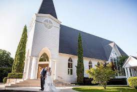 Church Wedding At St Francis At The Point In Fairhope Alabama Dallas Bride Chose Fairhope As Her Weddi Alabama Wedding Venues Wedding Venues Alabama Weddings