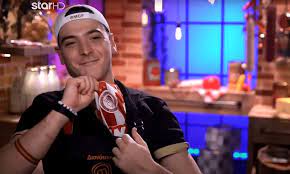 Το masterchef 5 βρίσκεται στην τελική ευθεία, με τη μαρίνα ντεμολλάι να είναι αντιμέτωπη στον διονύση σαρακίνη, διεκδικώντας. Alrly8c4b Kjim