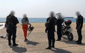 Κατανοούμε απόλυτα ότι οι περισσότεροι άνθρωποι έρχονται στη χαλκιδική για να χαλαρώσουν και να απολαύσουν σε αργούς ρυθμούς τις διακοπές, αλλά υπάρχουν ορισμένες παραλίες που θα τους ανταμείψουν με την ομορφιά. Nea Kallikrateia Ta Epsale 3ana Stoys Astynomikoys Binteo