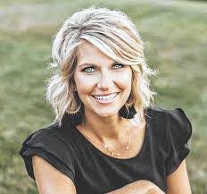 Anna He's Instagram, Twitter & Facebook