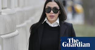 Esteban le exige a don sol que renuncie, él se niega y amenaza con confesar que él chapo pagó su campaña y que él lo ayudó a escapar de prisión. Is Emma Coronel The Devoted Wife Of El Chapo Or Is She Being Used As A Prop Joaquin El Chapo Guzman The Guardian
