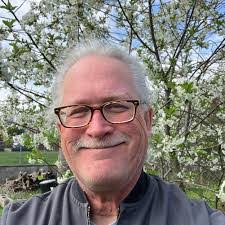 Peter Easterling's Instagram, Twitter & Facebook