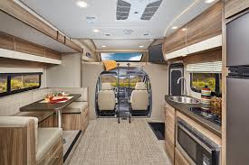 Toll das der deckel leise schließt!. The 2019 Qwest Class C Motorhome Entegra Coach