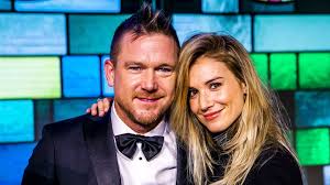 Dit is wat je wilt, het luxe leven waar iedereen voor kan kiezen! Johnny De Mol Over Gezellige Quarantaine Met Ex Van Vrouw Rtl Boulevard