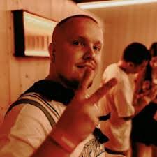 Calum Bell's Instagram, Twitter & Facebook