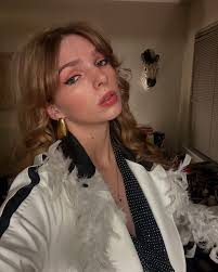 in a never-ending quest for the 25th hour of the day, lmk if you find it xx  💋🍒🌙