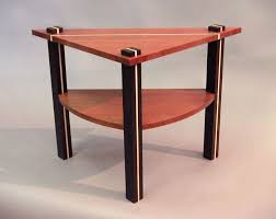 Accessories For Sale Triangular Side Table Artsyhome Beistelltische Holzarbeitstisch Tisch