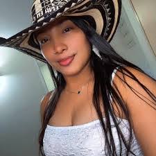 Anais Lozada's Instagram, Twitter & Facebook