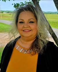 Amanda Dryden's Instagram, Twitter & Facebook