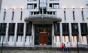 Lokal mann (24) hoppet på politibiler og rev av skilt: Oslo Tingrett Otir Bergen Tingrett Her Kan Du Bli Varetektsfengslet Uten A Fa Advokathjelp