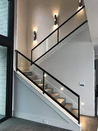 Rawat railing tangga kaca dalam rumah anda dengan mengelapnya menggunakan kain yang lembut. Amankan Rumah Tingkat Dengan 7 Railing Tangga Minimalis Ini Kumparan Com