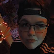 Best black and white line work tattoo artist within an hour of alma? TIA 😁