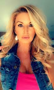 Amy Sailor's Instagram, Twitter & Facebook