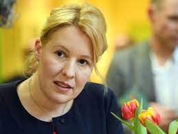 Wie das ministerium mitteilte, bat giffey bundeskanzlerin. Spd Franziska Giffey Wird Neue Familienministerin Der Spiegel