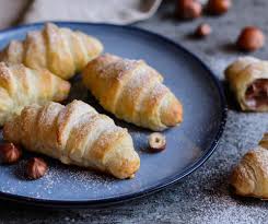 Scopri la ricetta dei cornetti fatti in casa in pochi passaggi come al bar! 10 Dolci Per La Colazione Facili Da Fare E Ottimi Da Gustare
