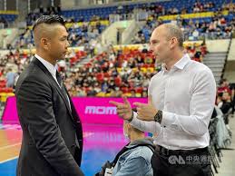 Basketball coach Kyle Julius encourages 'battle level' competitiveness