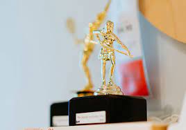 What Is It Like To Be A Trophy Wife? - Caveman Circus